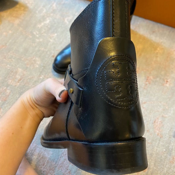 Tory Burch Black Leather Derby Flat Ankle Boots EUC - Picture 11 of 11